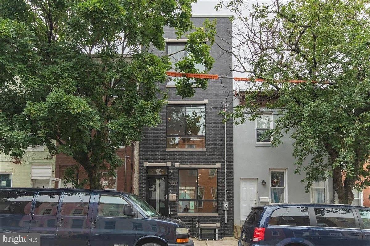 2021 N LAWRENCE STREET