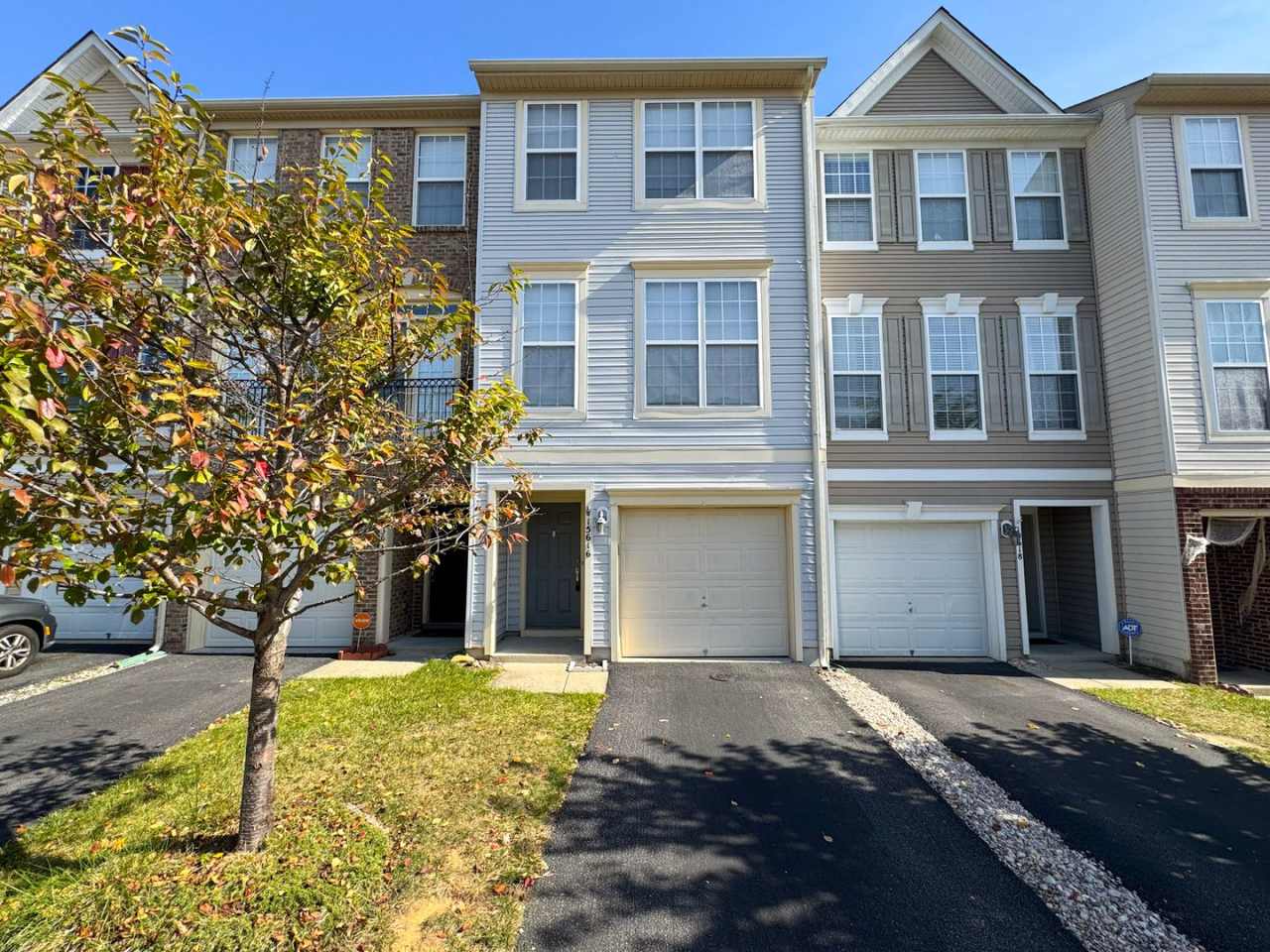 Gorgeous 3 Bed 3.5 Bath Interior Townhome In Powells Run Village
