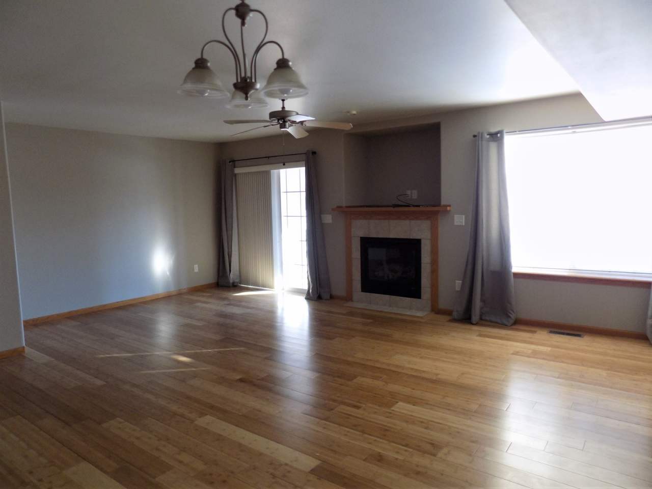 Large 3bedroom/2.5 bath Iowa City Townhouse