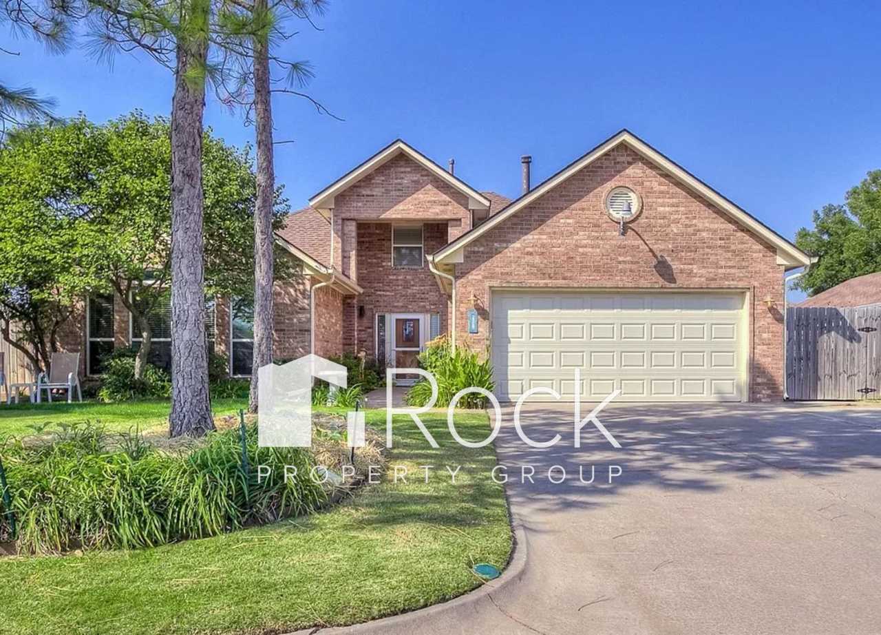 Charming 3-Bed 3-Bath Home with Tornado Shelter  Generator