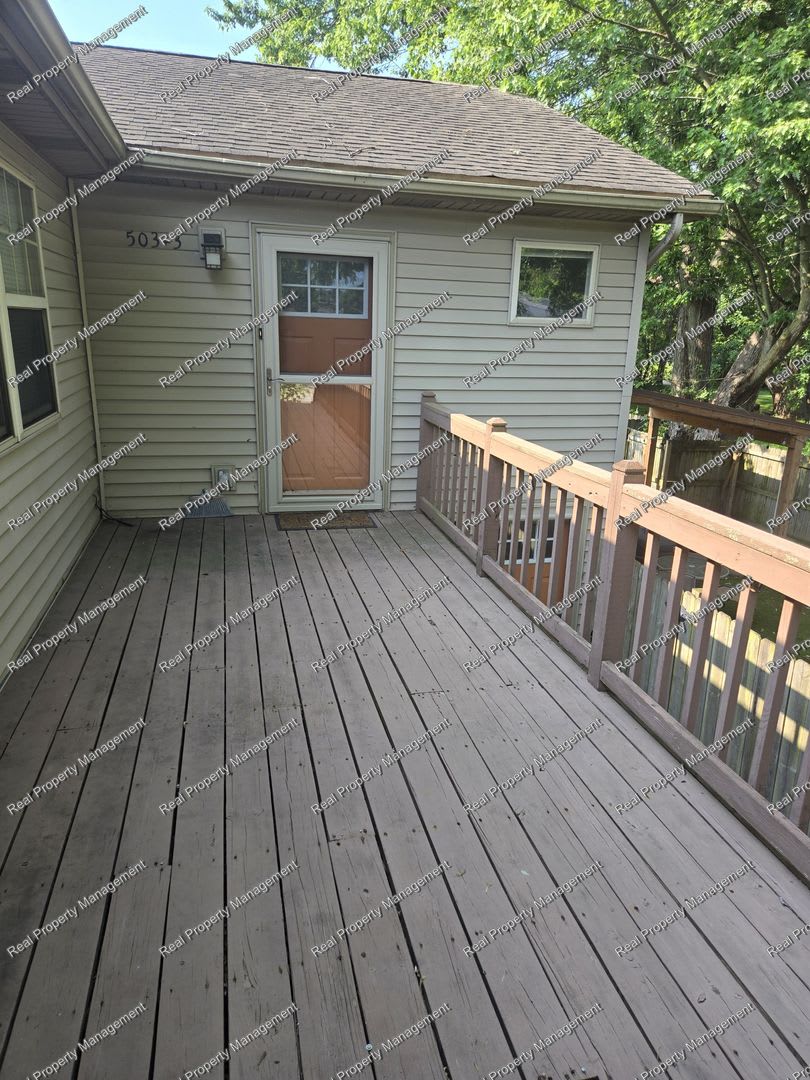 Spacious 2nd Floor 2 Bedroom Apartment