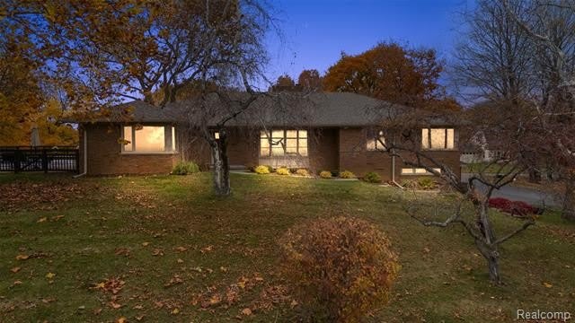 6400 N Rochester Road