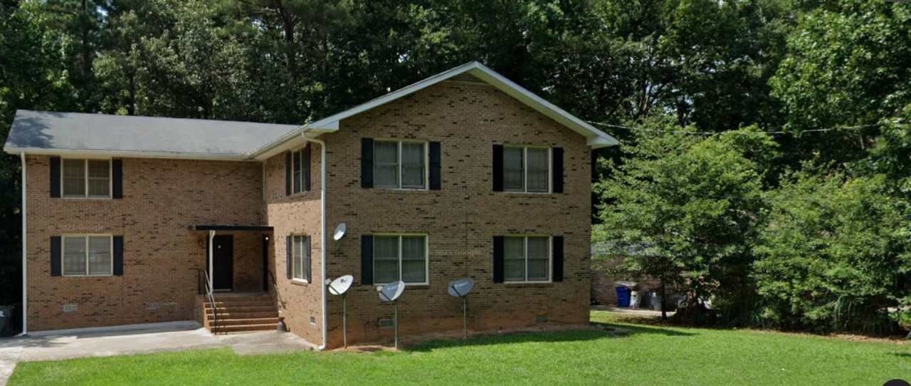 Ask how you can move into this Property with NO SECURITY DEPOSIT! 90E Meadowbrook Ct: 1BD, 1BA Unit in the heart of Fayetteville for rent. AVAILABLE NOW!