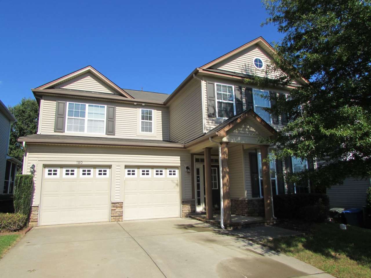 Grand 5 Bed/ 4 Bath Home - Waterlynn Subdivision - Chef's Kitchen - Sunroom - Covered Back Deck - Community Pool