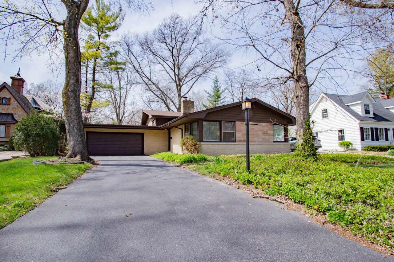 827 Diane Ln., Naperville, Illinois