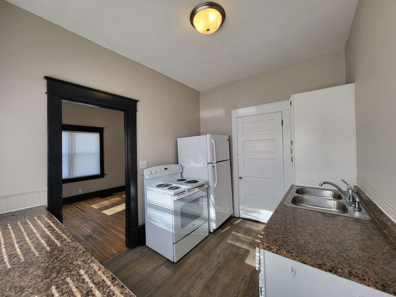 2 Bedroom Home with Detached Garage, Fenced Yard + Pet Friendly!