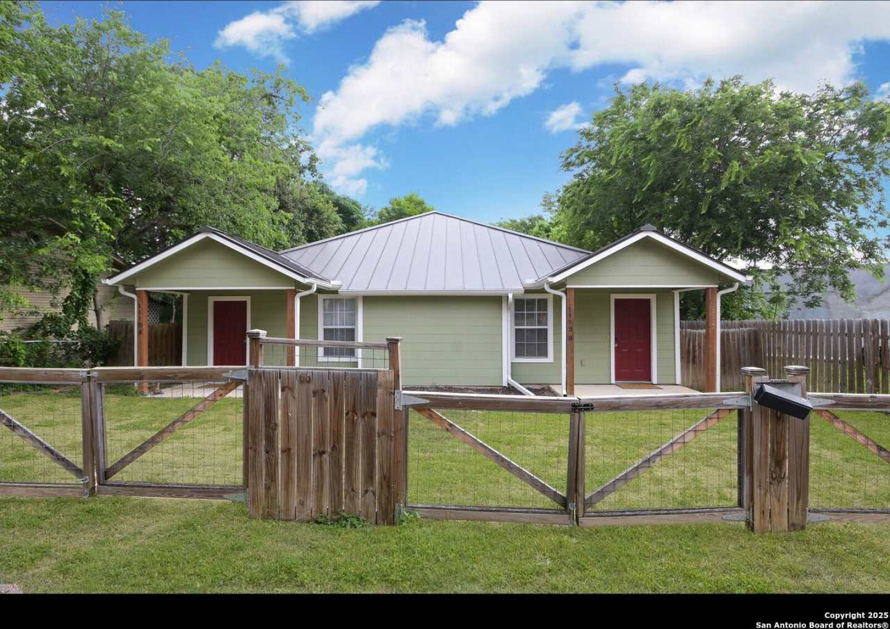 1119 W Myrtle unit: B