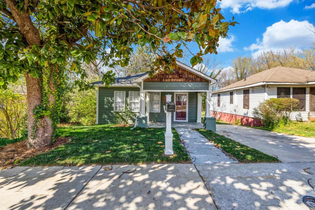 CHARMING 4 BEDROOM BUNGALOW IN THE HEART OF ATLANTA!
