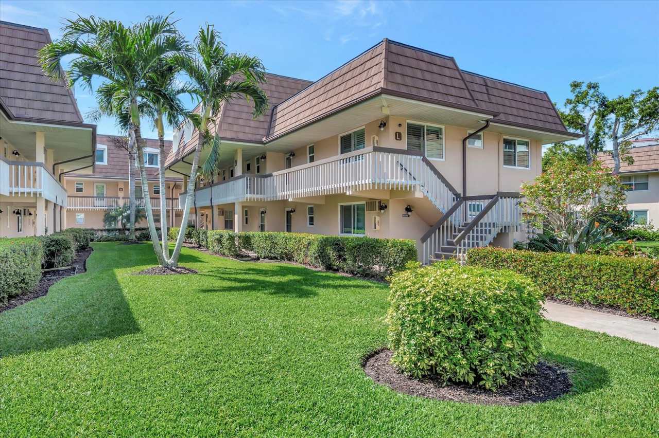 Make this your Island Home ! -NICE One bedroom-One bath Condo in Central Island Complex- 12 Month Lease