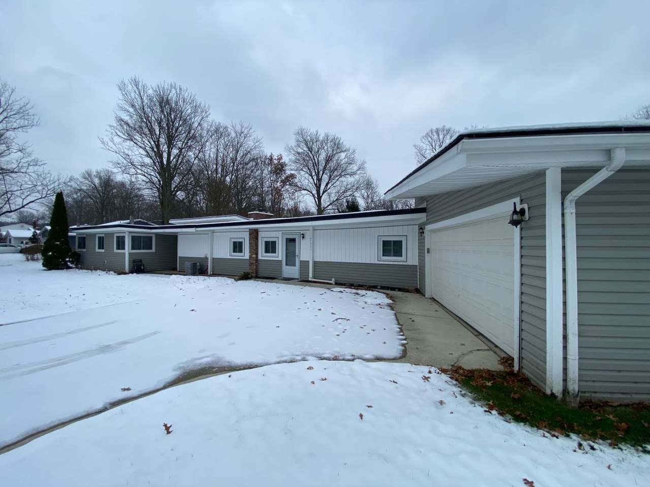 Beautiful 4-Bed, 2 Bathroom North Olmsted OH