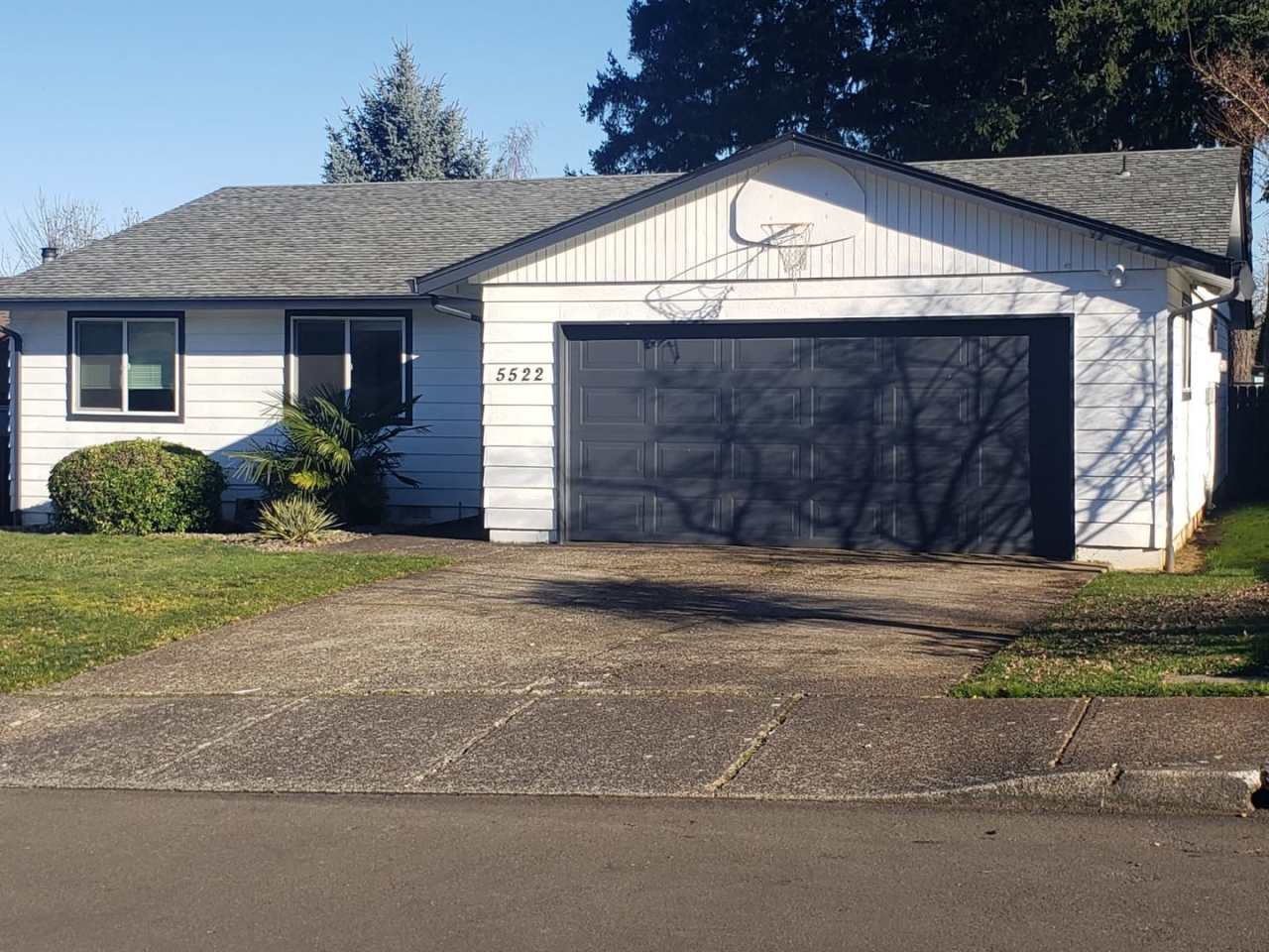 Wonderful South Salem Home in great neighborhood.