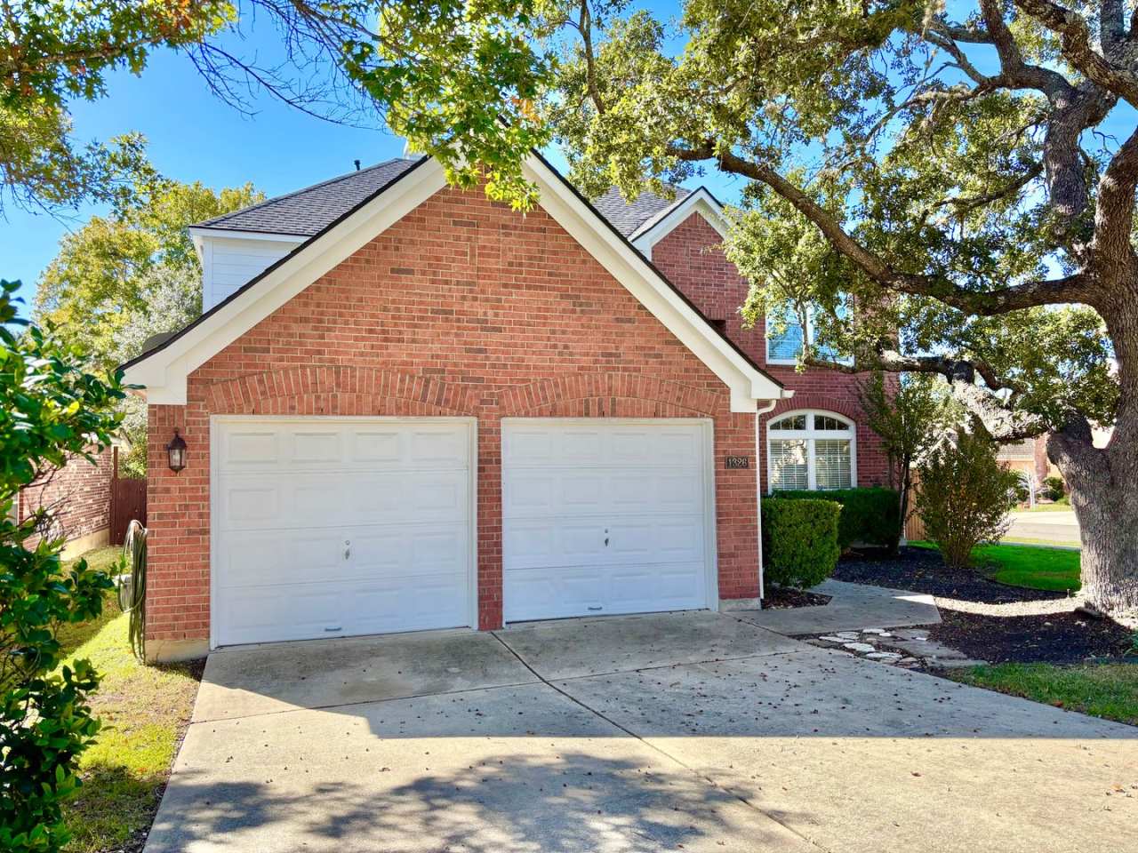 Beautiful 2 Story Home in Gated Community!