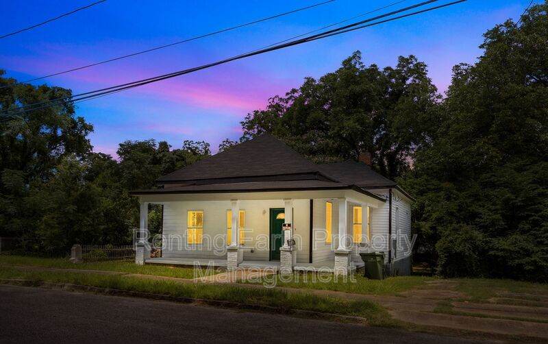 552 S Bainbridge Street