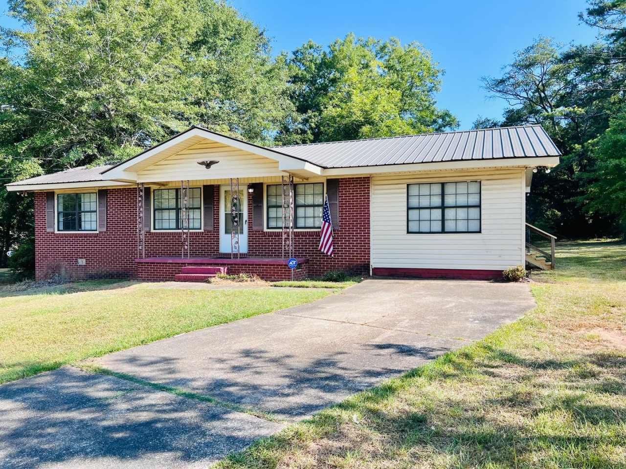 4 bed, 3 bath home in Opelika!