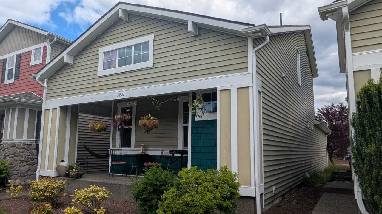 4244 Edgewater Boulevard NE