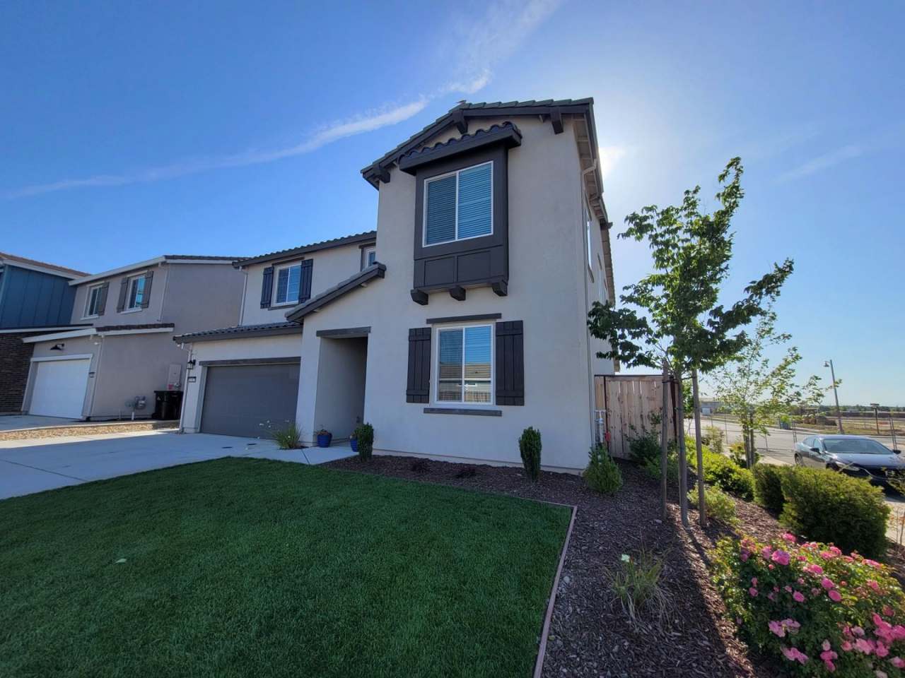 Beautiful 4/2/5 located in Lincoln w/ Solar! (2,800SQFT!)