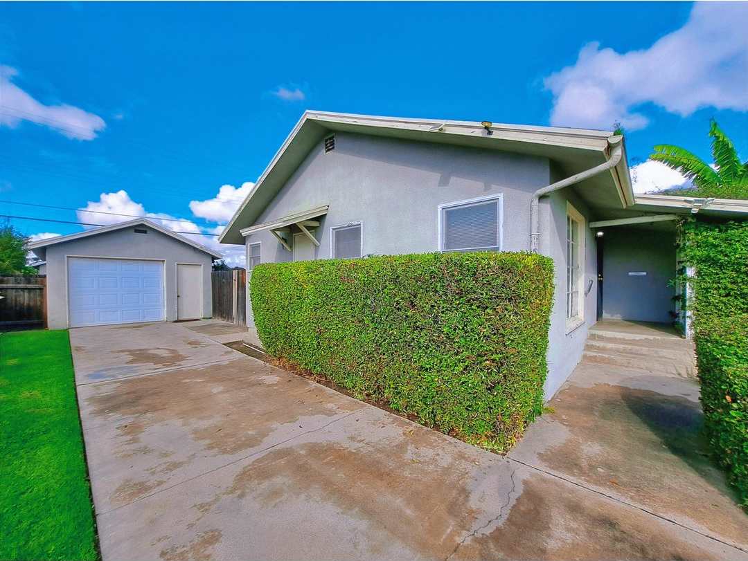 Single-Level 2BR Apartment with Garage in Fresno!