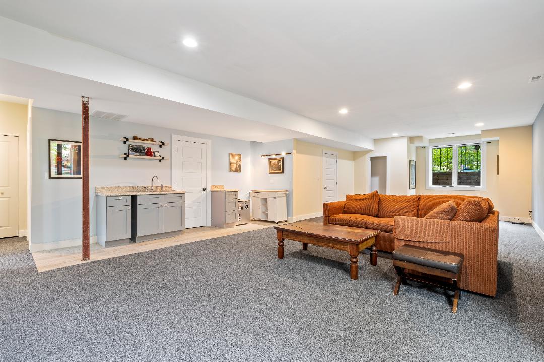 2001 Mcdaniel Avenue