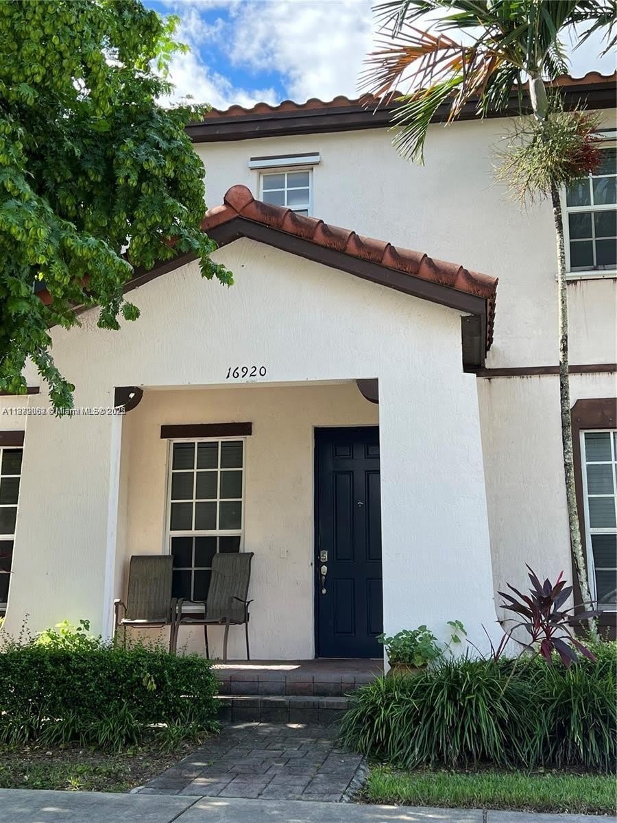 16920 SW 95th St    main