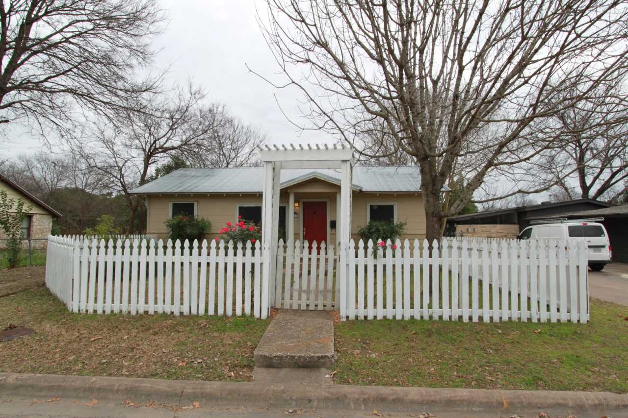 Quaint 3 Bedroom, 1 Bath Home in Brentwood/Crestview Area