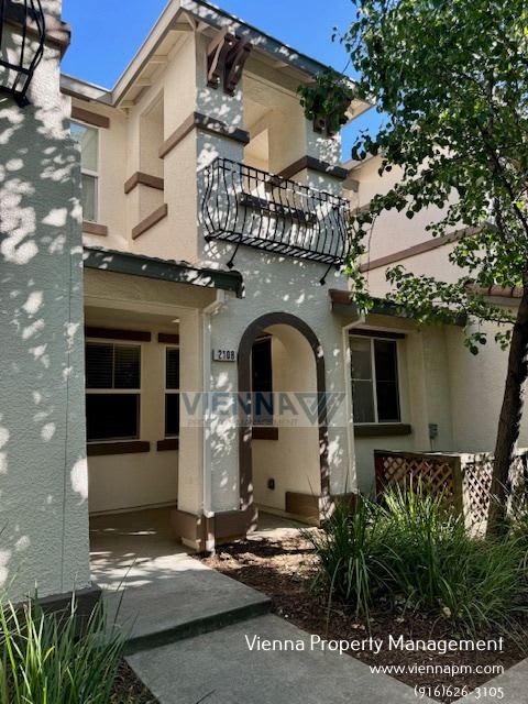 2108 Las Palomas Loop