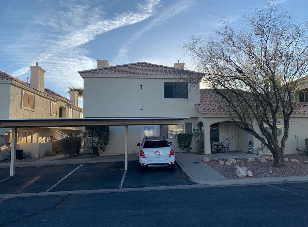 1 Bedroom downstairs unit Henderson community with community pool