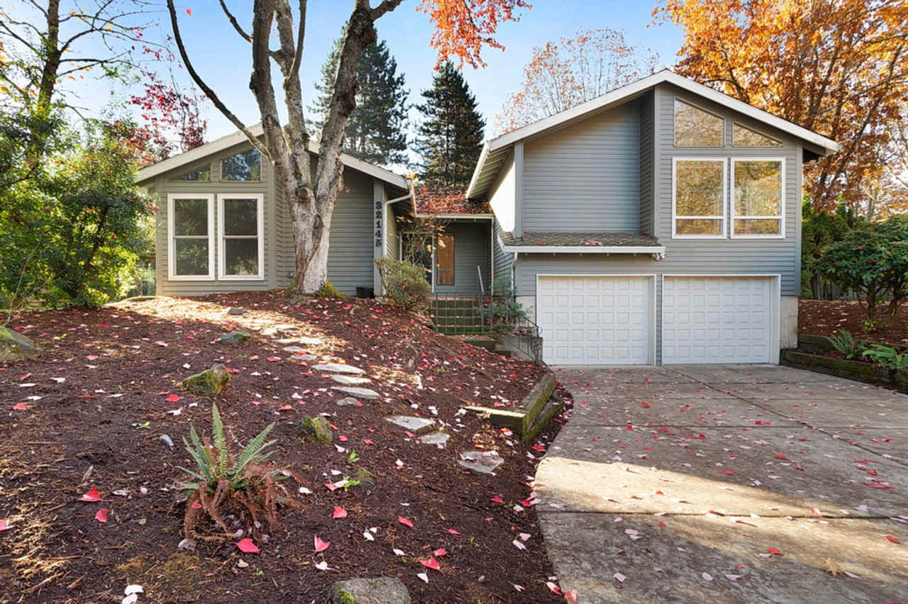 Spacious Home ! Huge living room, 2nd family room, kitchen nook and extra room off kitchen. Large backyard with Trex deck!