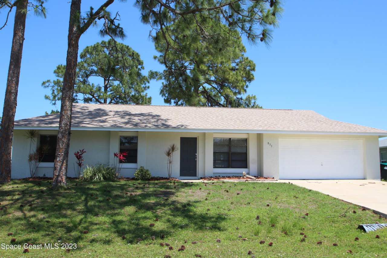 835 Cornelia Avenue SE