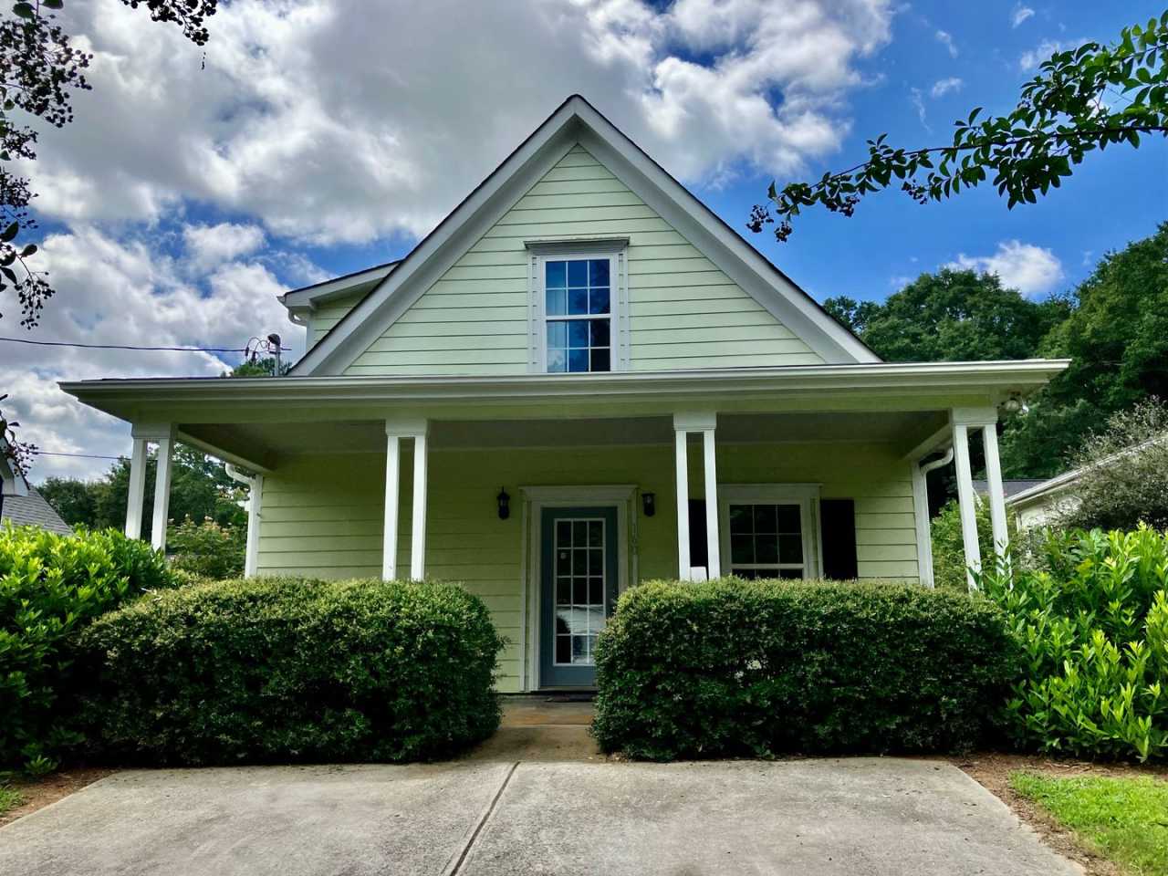 160 TRAIL CREEK l 4 BED, 3.5 BATH