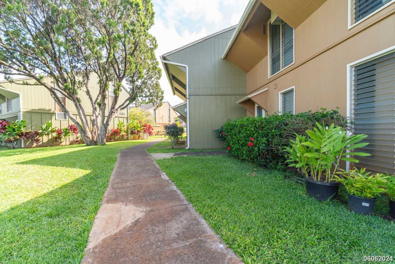 2br/1.5ba Townhouse in Milalani Manor w/ LOFT  ENCL yard!