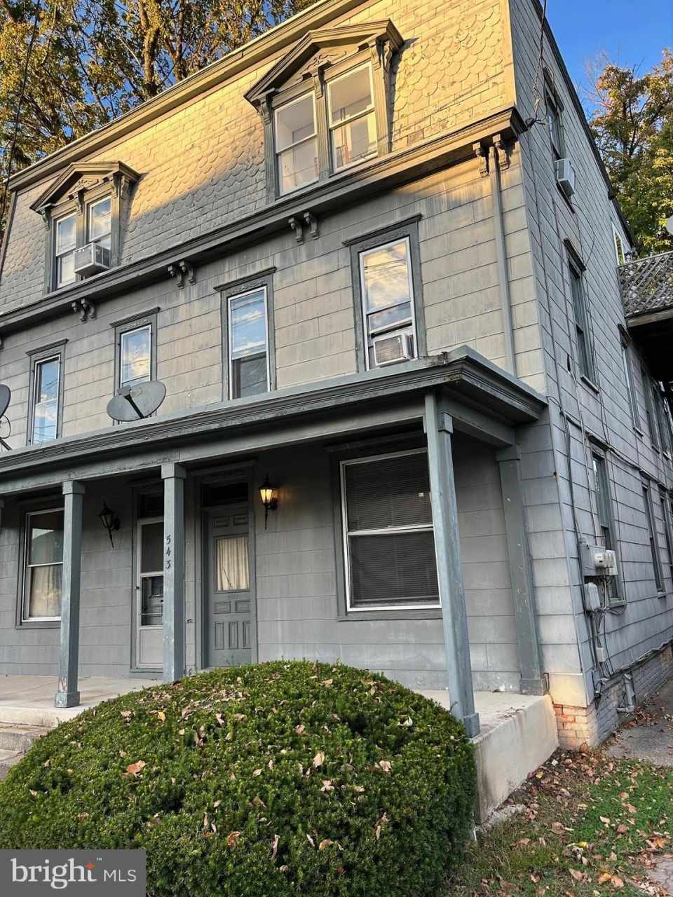 543 BRIDGE STREET unit: 1St Floor - A