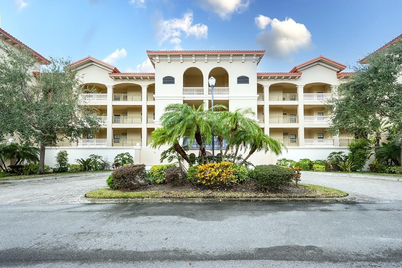 7702 LAKE VISTA COURT