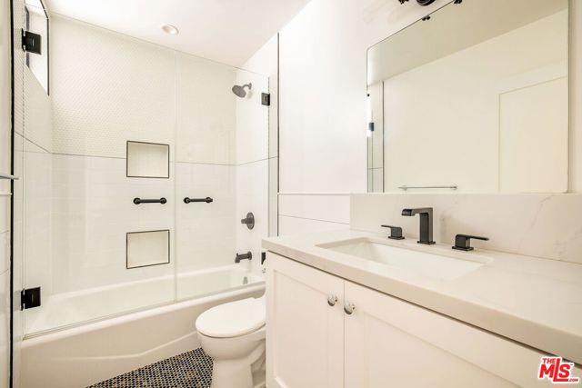 502 San Vicente Boulevard