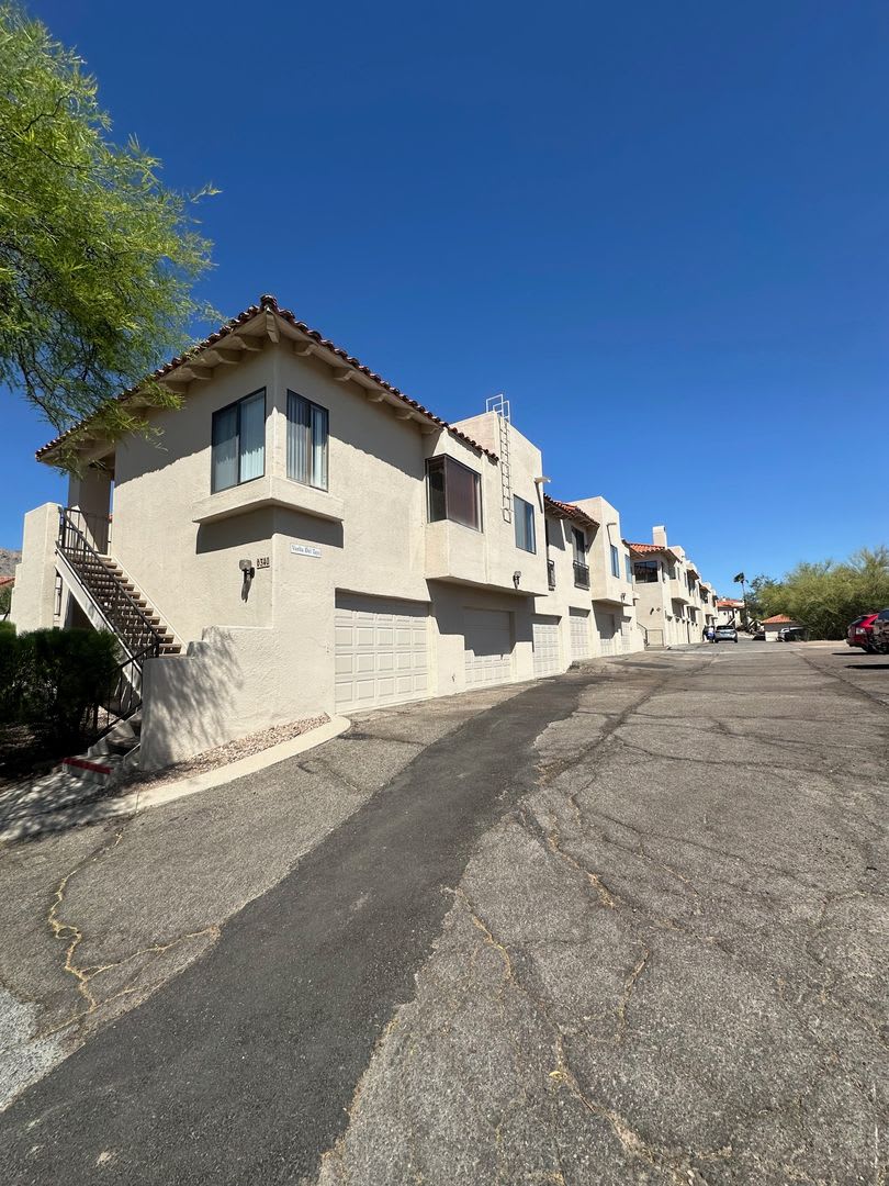 2 Bed 2 Bath, Fabulous guard gated La Paloma!