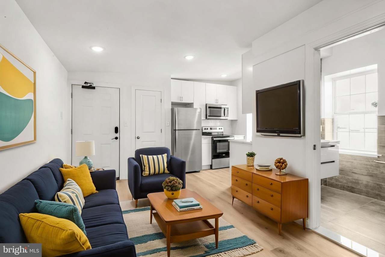 2046 E HUNTINGDON Street unit: 3F