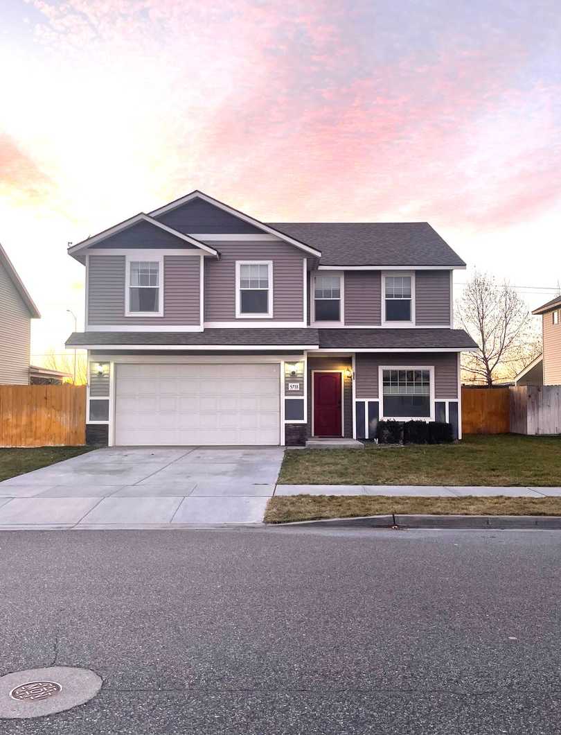 Charming Very Spacious 2-Story Home for Rent in Pasco, WA – Ideal Location Off Road 68!