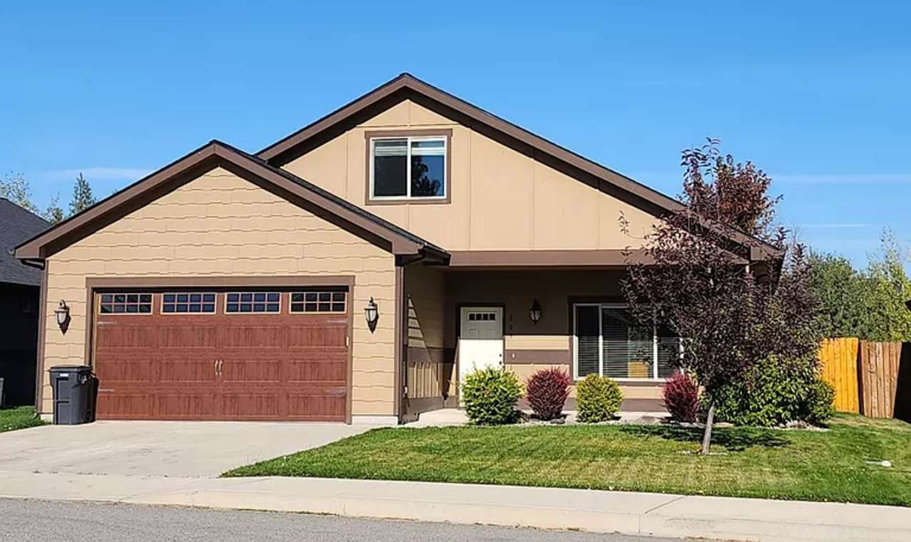 Beautiful 3 bed 3 bath home available in Cheney WA!