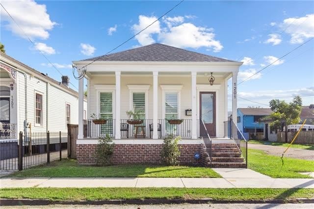1201 LOUISA Street