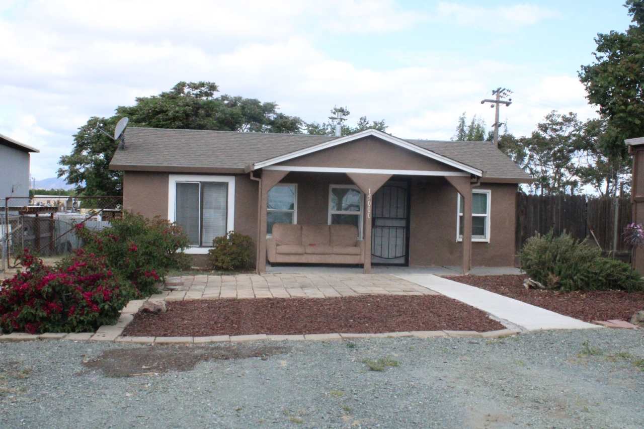 **PENDING** 1 Bedroom, 1 Bathroom House in Antioch with Washer/Dryer and Small Bonus Room!