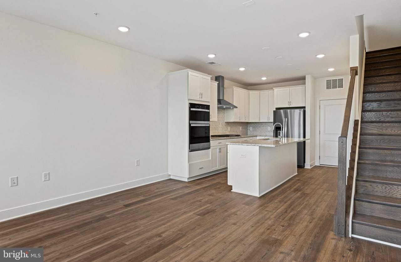 19872 YELLOW DAISY Terrace