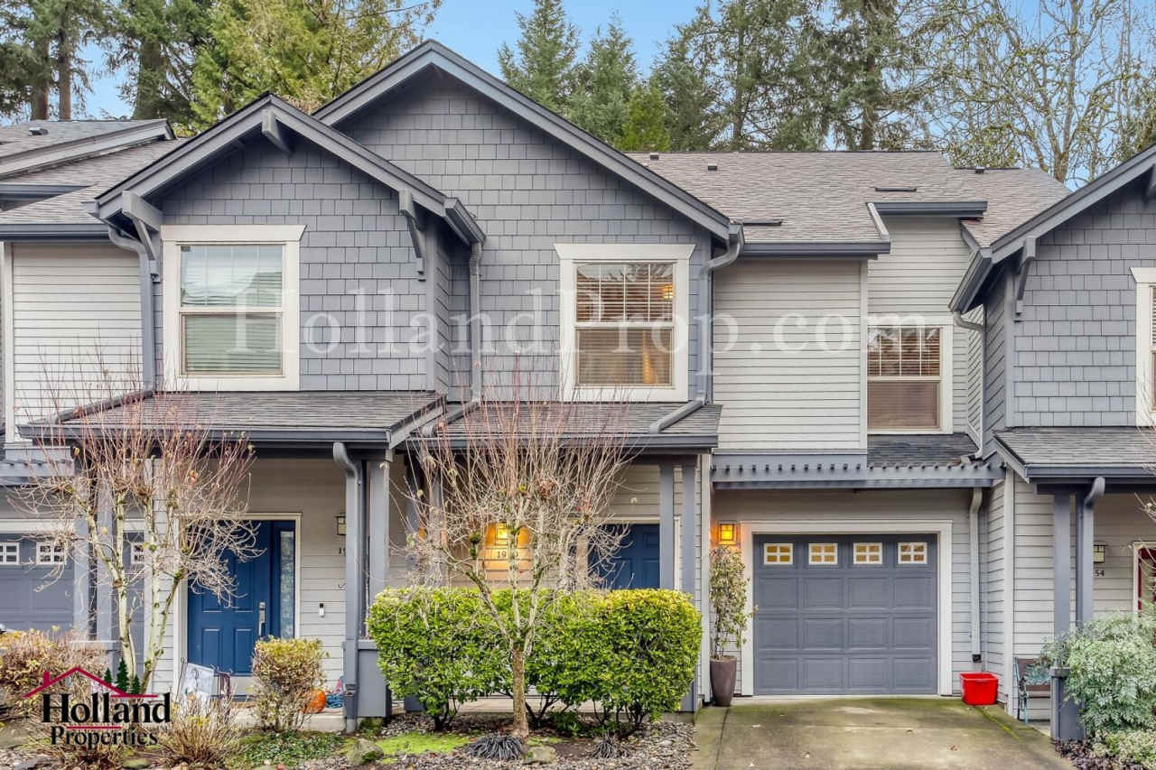 Updated Price: $2,350 - $150 Off Your First 3 Months - Better Than New Light-Filled Townhome in Hillsboro