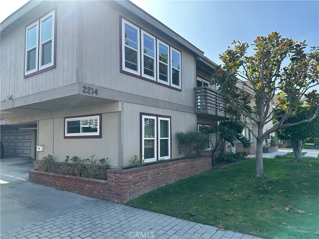2214 Manhattan Beach