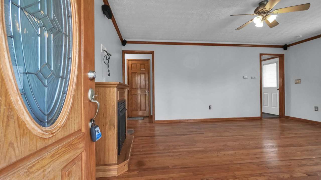 Charming 3-Bedroom Home with Modern Finishes and Spacious Loft