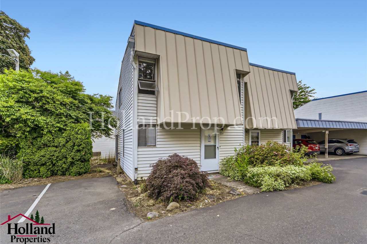 Cozy 2-Bedroom Condo in Gresham! **Special Offer - Get $200 off your first month's rent**