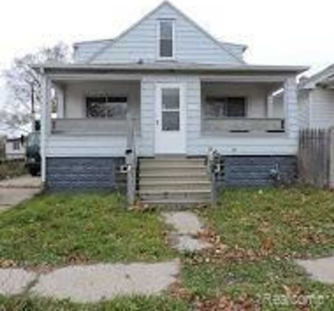 Welcome to this charming 3-bedroom, 1-bathroom house located in the desirable area of Ecorse, MI.