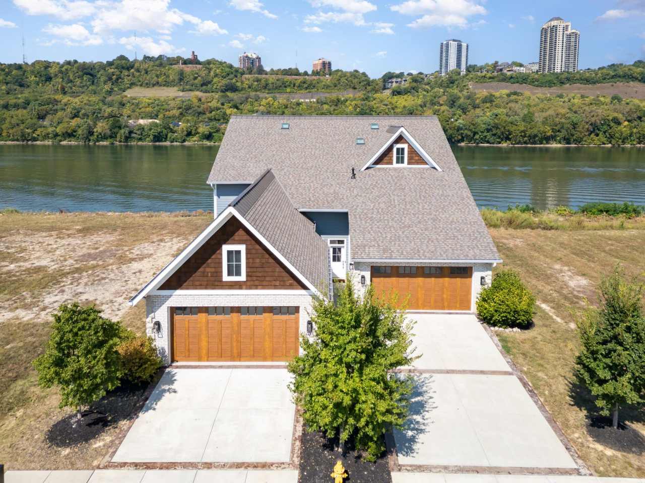 383 Manhattan Boulevard