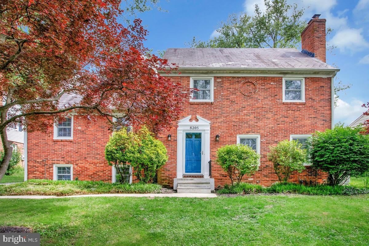 8205 ROBIN HOOD Court