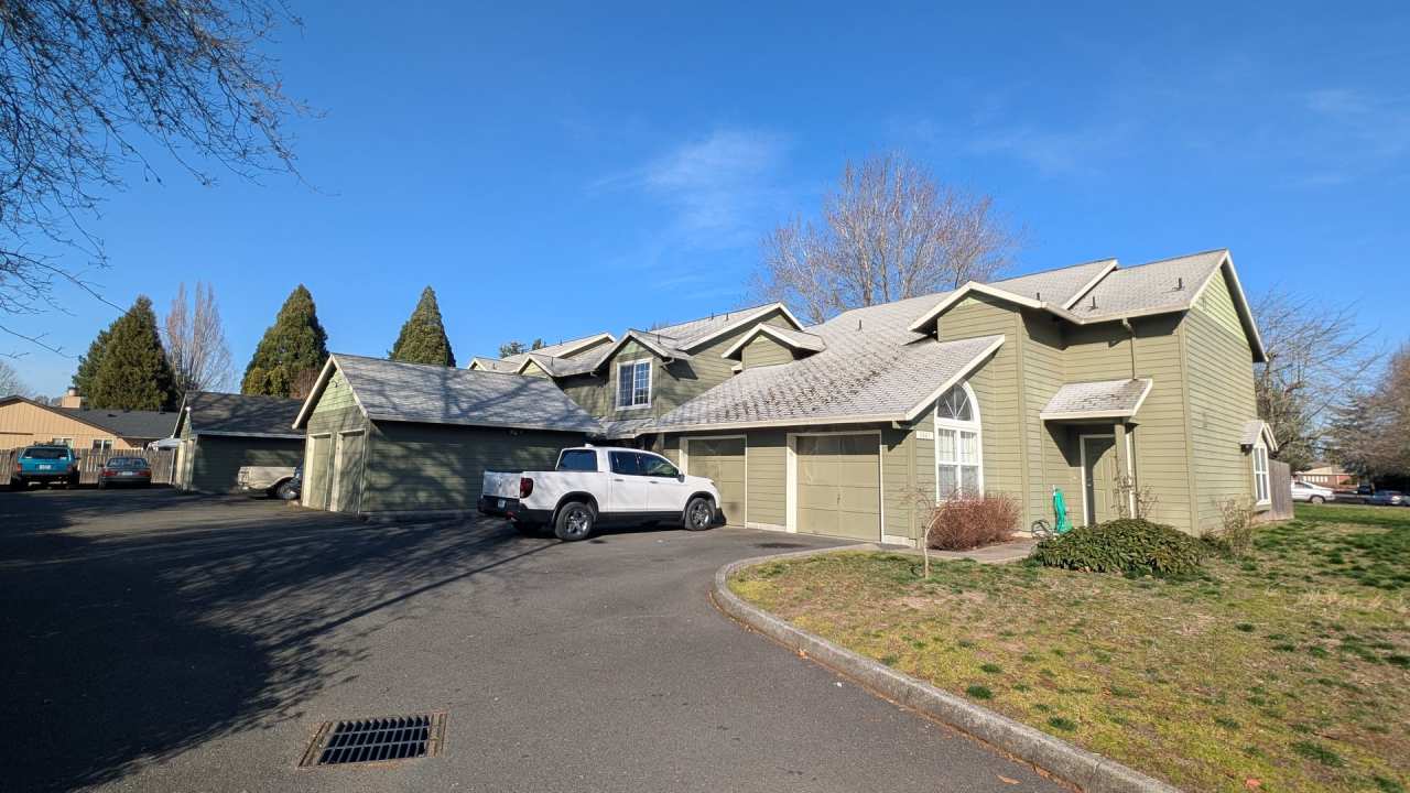 2 bedroom 2.5 bath duplex