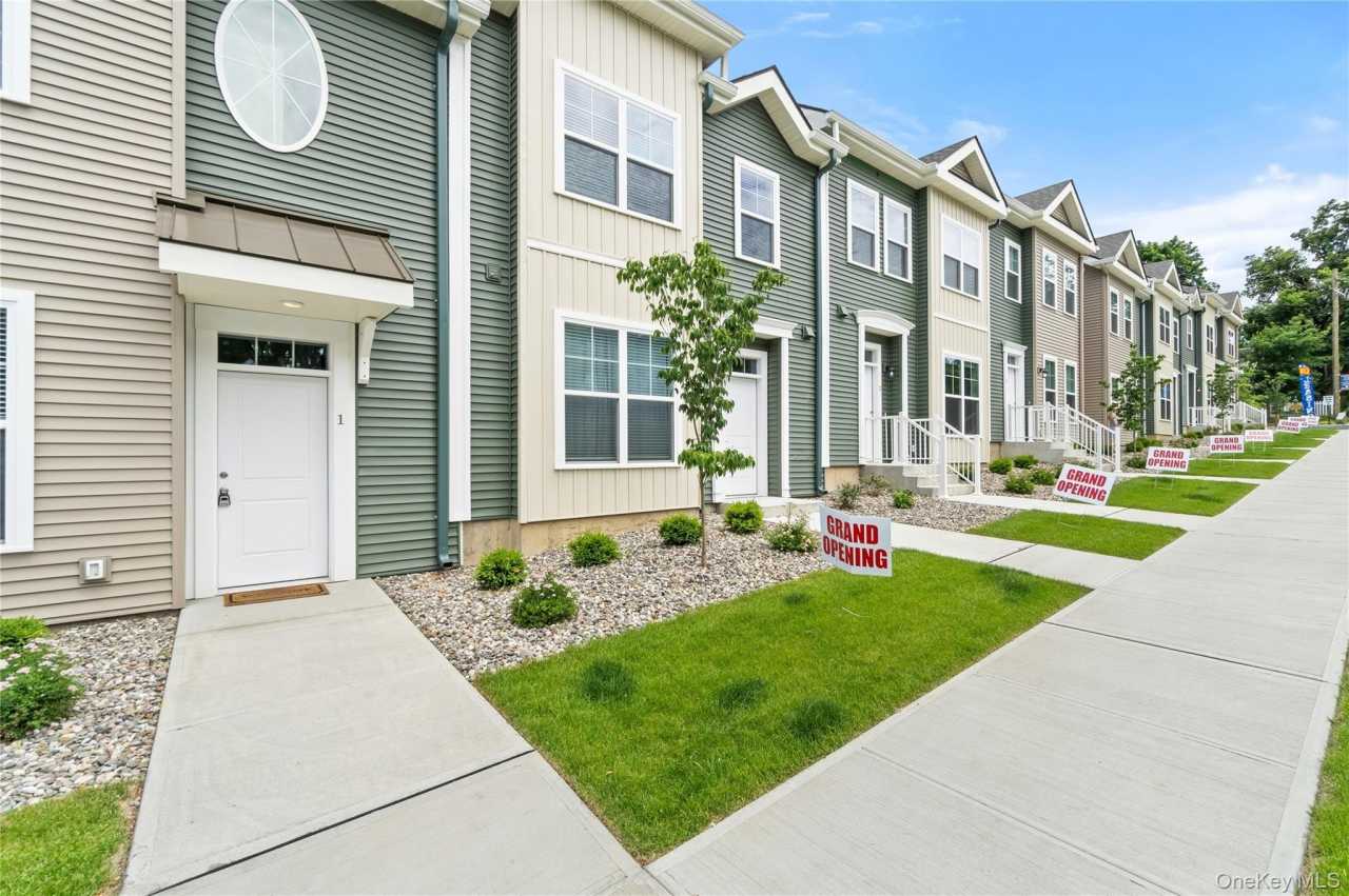 75 Forester Avenue unit: Th1