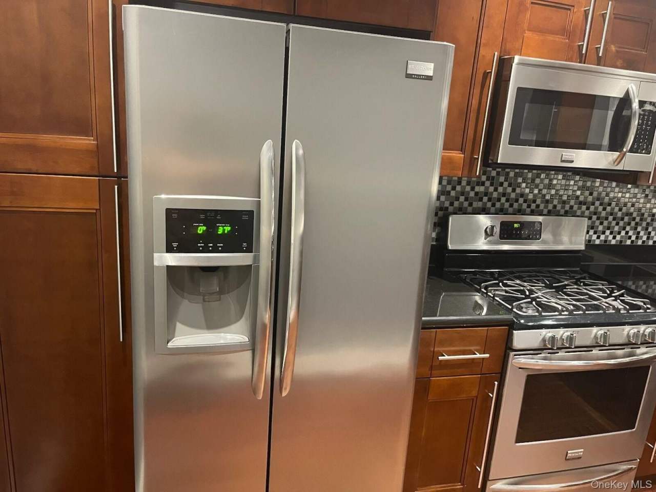 1270 Whiteplains Road